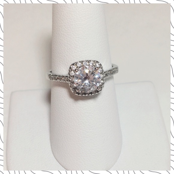 💍LAST ONE!!💍GORGEOUS SILVER PLATED ZIRCON RING💍 - Picture 2 of 4